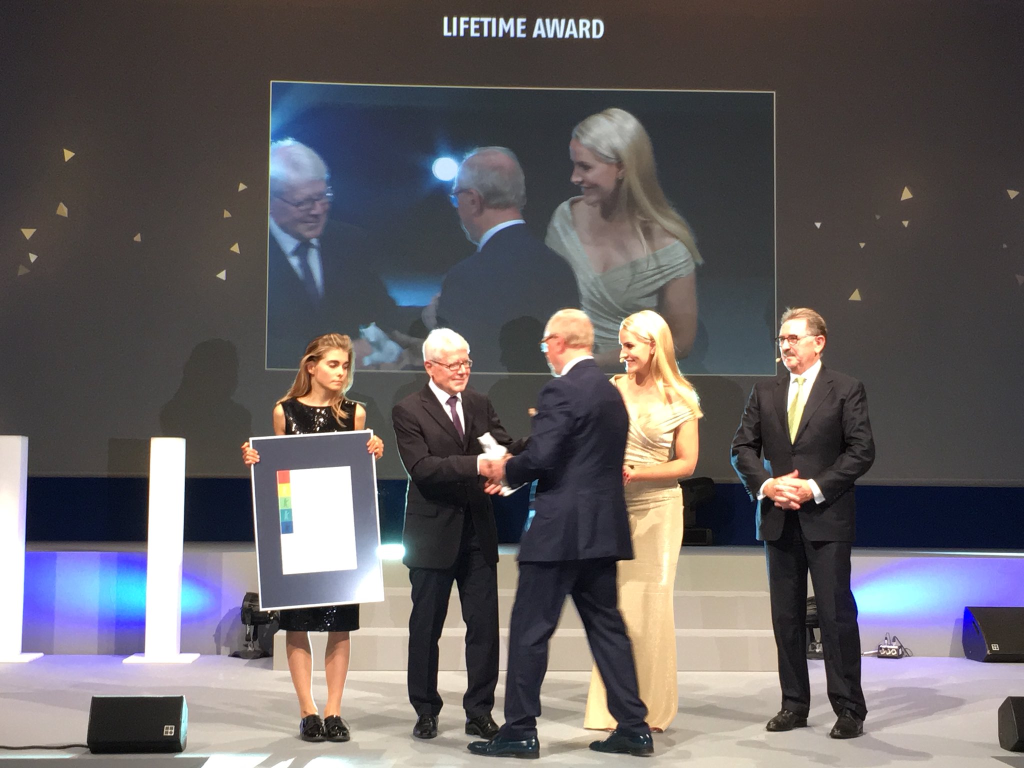 award-dhk17.JPG