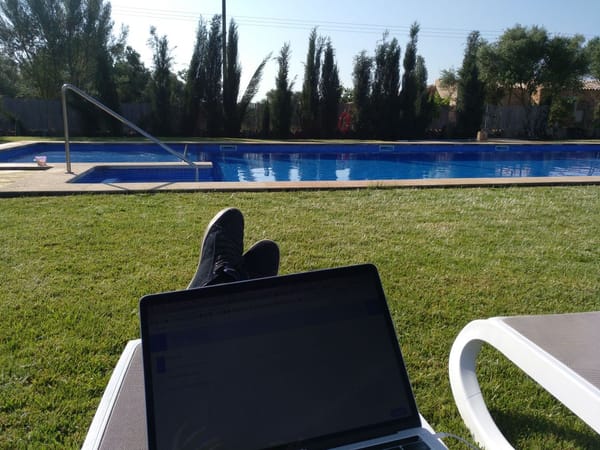 TWiST #109 (Pool Edition): Shopify mit neuen Funktionen, Google vereinbart Friseurtermine